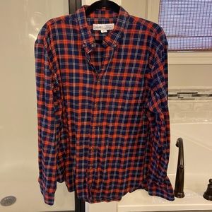 Men’s old navy button up, size XL. Good condition.